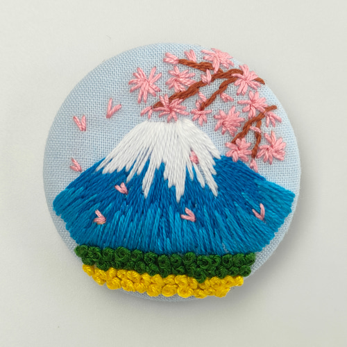 新幹線越しの富士山刺繍ブローチ ブローチ かなちゃん手刺繍工房 通販