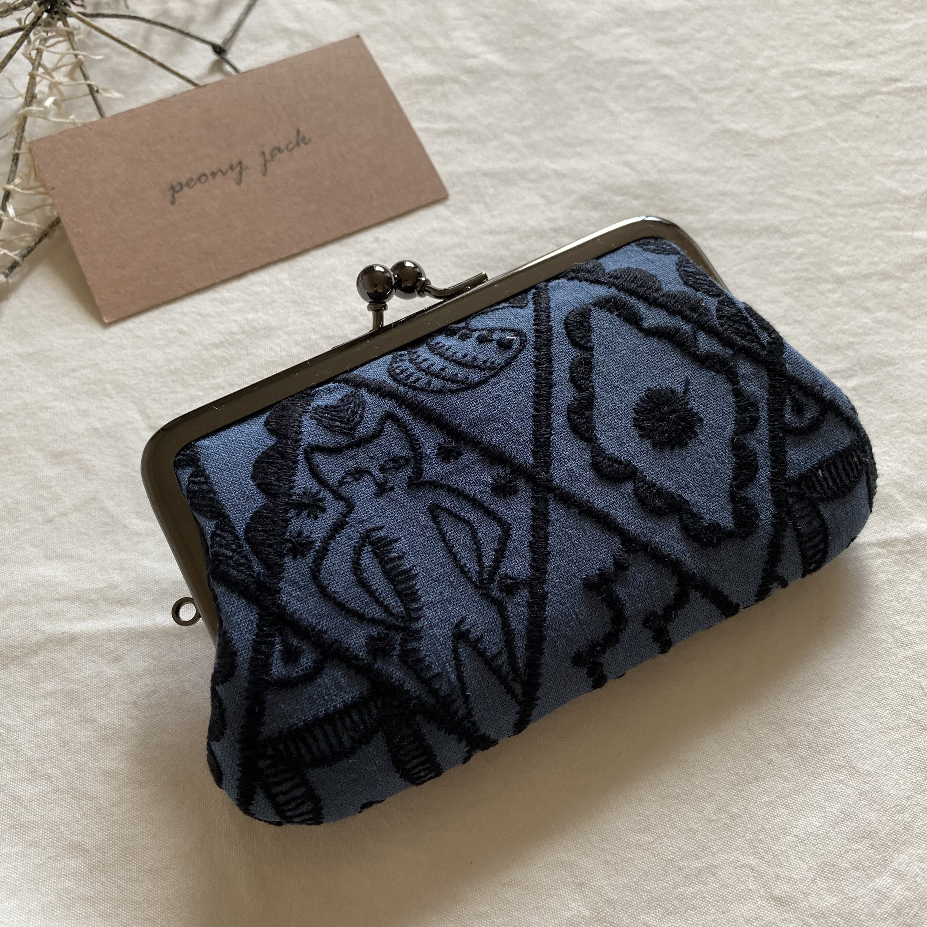 新作♩仕切りがま口✨symphony ブルーにブラック　ミナペルホネンの生地を使用して