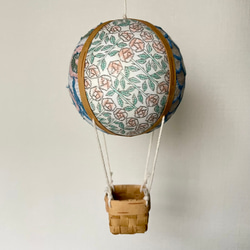 ミナペルホネンと白樺の大きな気球 3枚目の画像