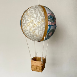 ミナペルホネンと白樺の大きな気球 4枚目の画像
