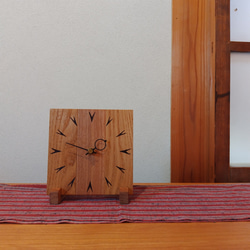 置き･壁掛け兼用 時計　【ギフト対応･名入れ可】　～オニグルミ材･クリ材・V文字･15×15㎝～ 1枚目の画像