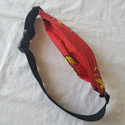 【お試し価格】アフリカ布で作ったスリムボディバッグ 5枚目の画像