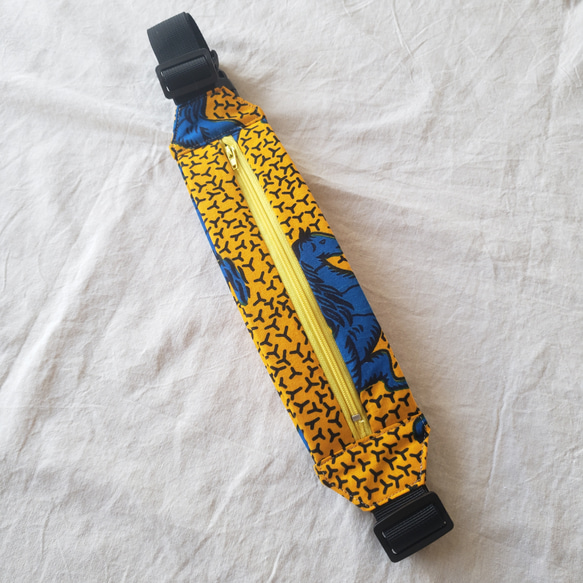 【お試し価格】アフリカ布で作ったスリムボディバッグ 2枚目の画像
