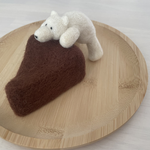 ガトーショコラでお昼寝くまさん 羊毛フェルト もちごめ 通販 15351577