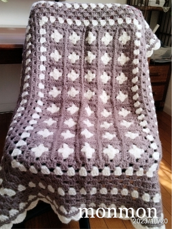 『ハンドメイド』モリーの花のブランケット！ ブラウン系 手編み 膝掛け ハンドメイド』モリーの花のブランケット！ ブラウン系 手編み 膝掛け