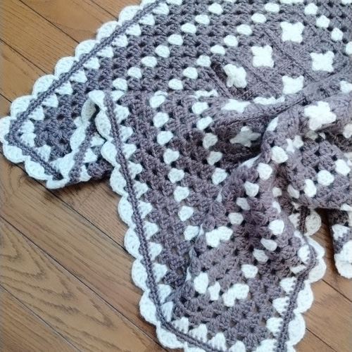 かぎ針編み／モヘア／白とブラウン／ブランケット／暖／膝掛け