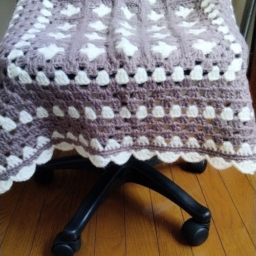 かぎ針編み／モヘア／白とブラウン／ブランケット／暖／膝掛け／ギフト