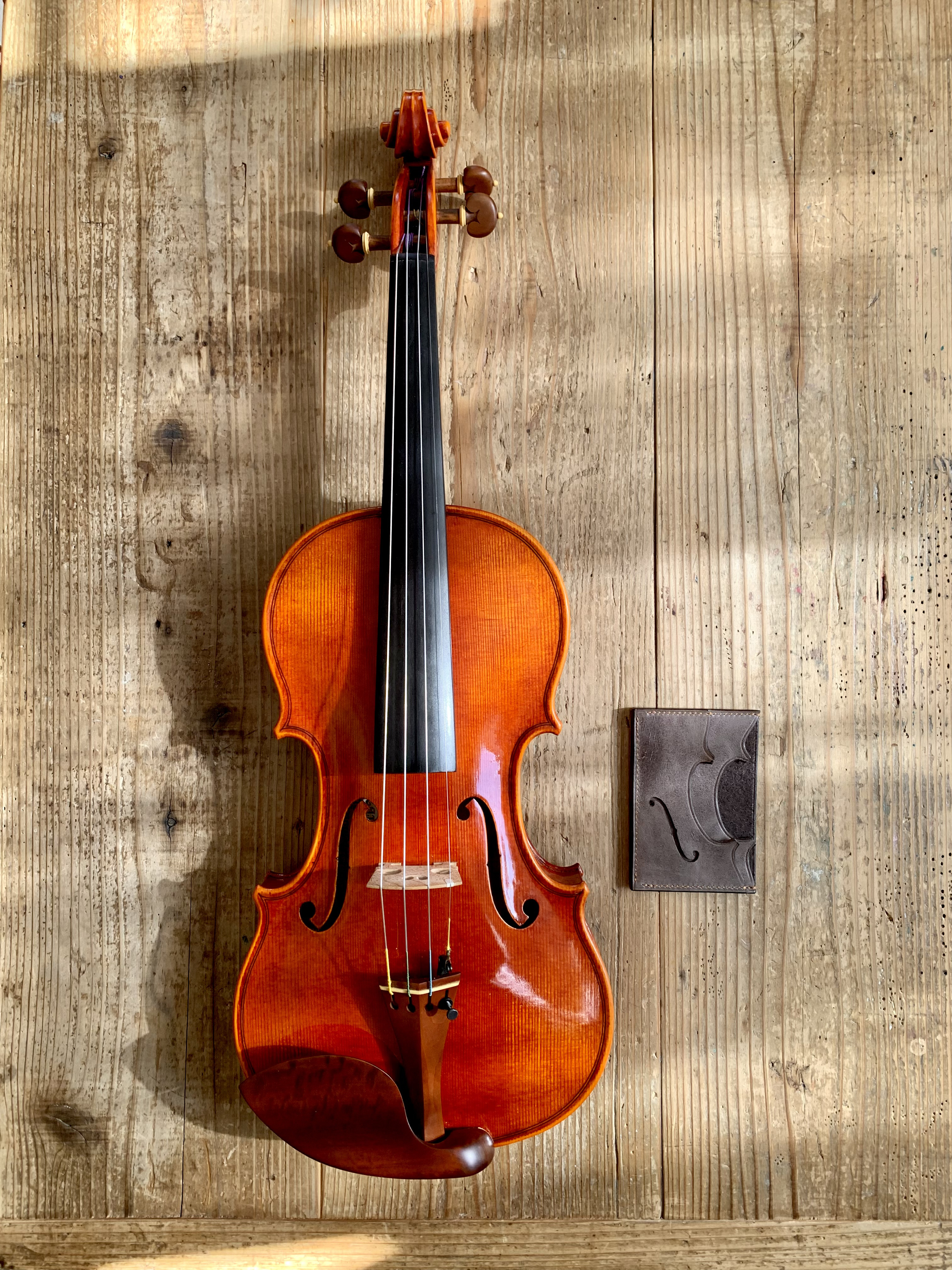 手縫いで創った革のパスケース『Violetta - Topolino 88』