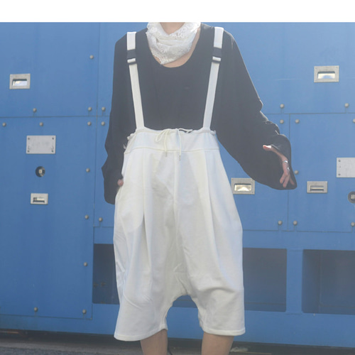 バックルアジャスター式サスペンダー付きサルエルショーツ