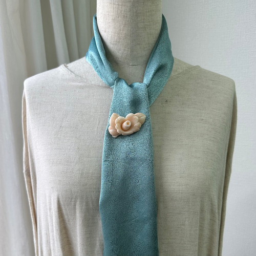 珊瑚彫刻の逸品 ブローチ 『椿』 金具難ありで大幅値下げ！ R50128H1