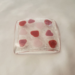 ガラスのアクセサリートレイ　ハート　ピンク系 3枚目の画像
