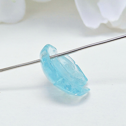 高品質 アクアマリン 薔薇（バラ）彫刻 穴あり 誕生石 天然石