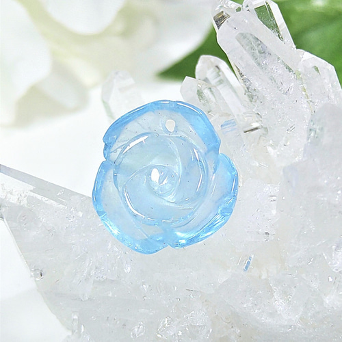 高品質 アクアマリン 薔薇（バラ）彫刻 穴あり 誕生石 天然石