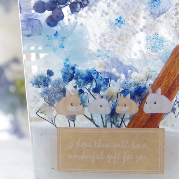 【選べるうさぎ！再販】うさぎのしあわせ　青いお花の雪の原　スノーフレークとアンティークブルー。冬だけの澄み切った雪景色！ 2枚目の画像