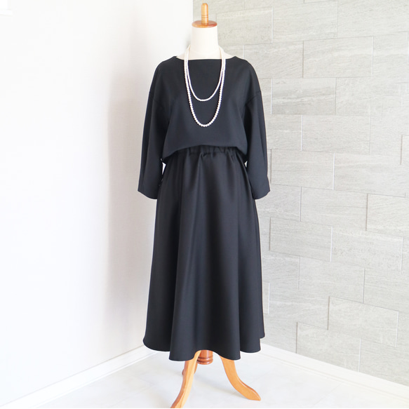 套裝 [黑色] 可水洗羊毛混紡變形袖套頭衫 &amp; 不對稱 mimole 喇叭裙 ♥ 第3張的照片