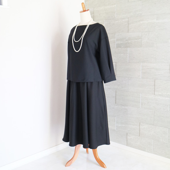 套裝 [黑色] 可水洗羊毛混紡變形袖套頭衫 &amp; 不對稱 mimole 喇叭裙 ♥ 第5張的照片