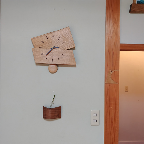 壁掛け振り子時計　【ギフト対応･名入れ可】　～クリ材･２枚合わせ･横型･枝文字～ 2枚目の画像