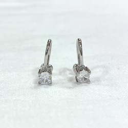 【SILVER925】 4mm 人工ダイヤモンド モアッサナイト イヤリング 　SILVER925E3　(4月誕生石） 2枚目の画像