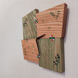 木製の壁掛け時計　【ギフト対応･名入れ可】　～タモ材･４枚合わせ･花柄～ 3枚目の画像