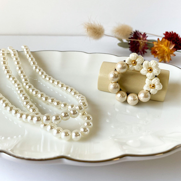 コットンパールと白いお花のサークルブローチ 4枚目の画像