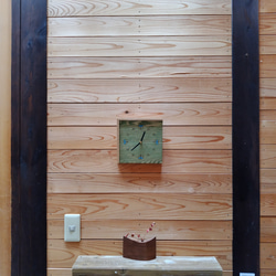 木製の壁掛け時計　【ギフト対応･名入れ可】　～タモ材･ブルー～ 5枚目の画像