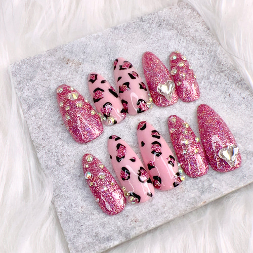 チップ種類、カラー変更可能》ピンクラメレオパードハートネイル