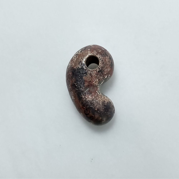 ペンダントトップ　青銅(ブロンズ)製「bronze勾玉」 3枚目の画像
