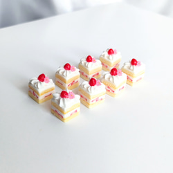 可愛いを詰め込んだ贅沢スイーツ（ピアス / イヤリング）ミニチュアフェイクフード ショートケーキ.フルーツパウンドケーキ 11枚目の画像