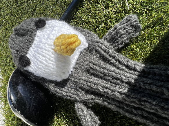 毛糸で編んだゴルフヘッドカバー（ペンちゃん） 2枚目の画像