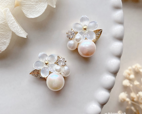 再販】白 桜 × 淡水パール ビジュー ピアス 金属アレルギー対応 ピアス