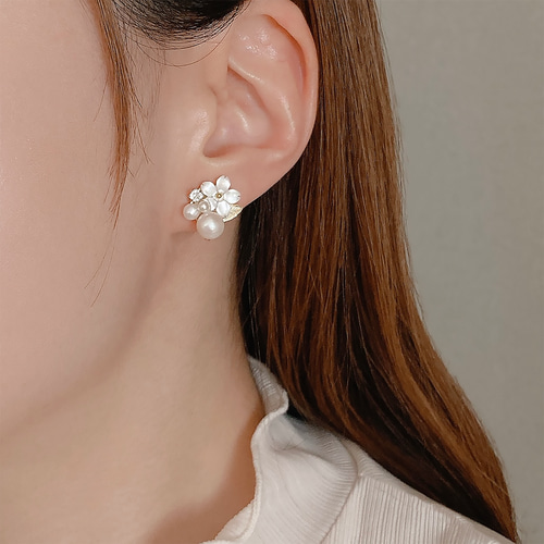 再販】白 桜 × 淡水パール ビジュー ピアス 金属アレルギー対応 ピアス