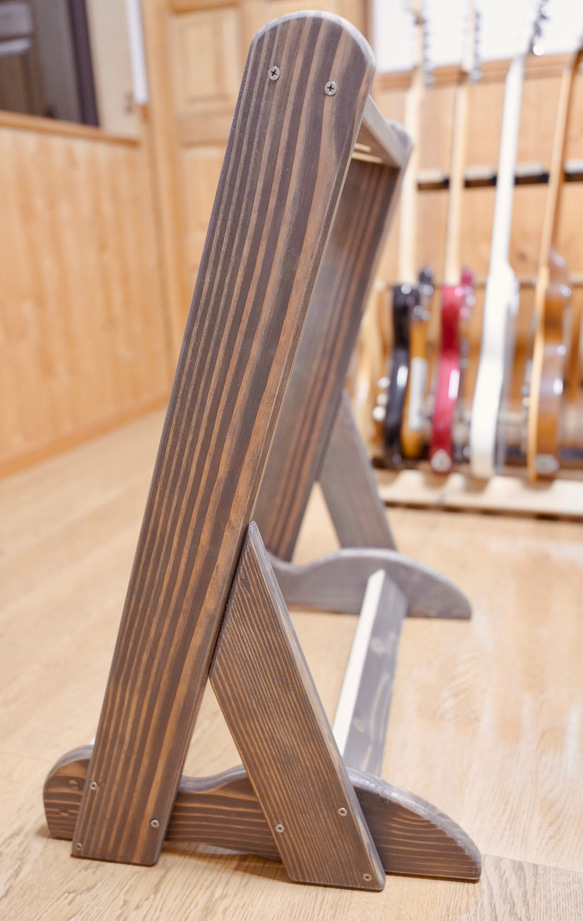 【24時間以内に発送】手作り木工　木製ギタースタンド （ダークウォルナット） ３本掛け 8枚目の画像