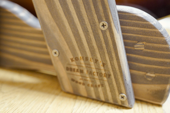 【24時間以内に発送】手作り木工　木製ギタースタンド （ダークウォルナット） ３本掛け 5枚目の画像
