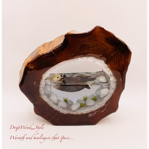 一つ限りの流木アート 海に浮かぶラッコ ジオラマ 流木 フィギュア 置物 インテリア レジン テラリウム 生き物 N5 6枚目の画像