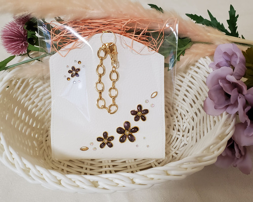 ♪再販❤️ 苺　いちご　パール　ガラスパール　マスクチェーン　マスク マスクケース パールチョコレート カラー チェーン付き プレゼントにも