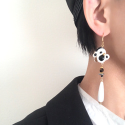 【SALE】ソウタシエ アシンメトリー ロング ピアス イヤリング 一点もの ◇ monochrome(white) ◇ 6枚目の画像