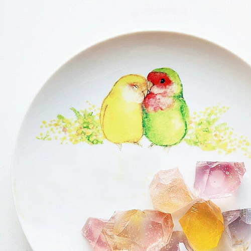 ミモザとコザクラインコペアのエレガントなプレート（インコ 鳥