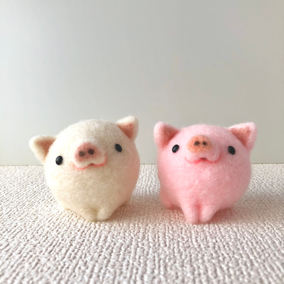 受注生産】まんまるミニこぶたちゃん 羊毛フェルト イネムリウサギ