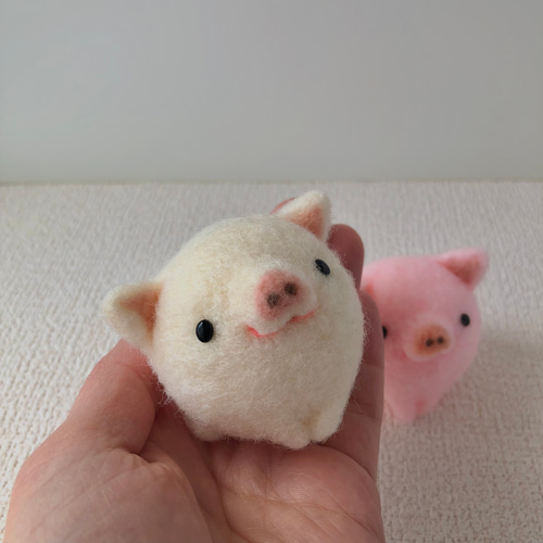 受注生産】まんまるミニこぶたちゃん 羊毛フェルト イネムリウサギ