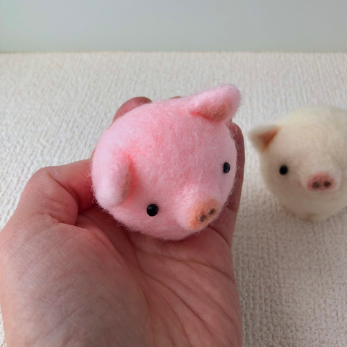 受注生産】まんまるミニこぶたちゃん 羊毛フェルト イネムリウサギ