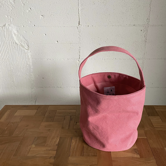 ベイクドピンクのVeeフリンジバッグ 3枚目の画像
