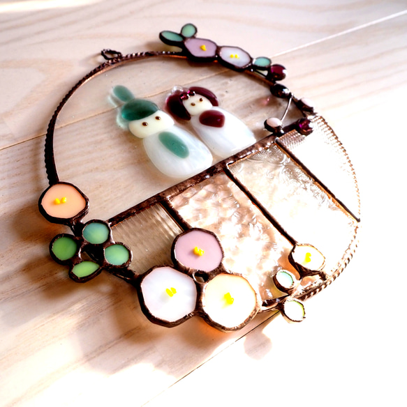 ステンドグラスのナチュラルな丸い雛飾り 3枚目の画像