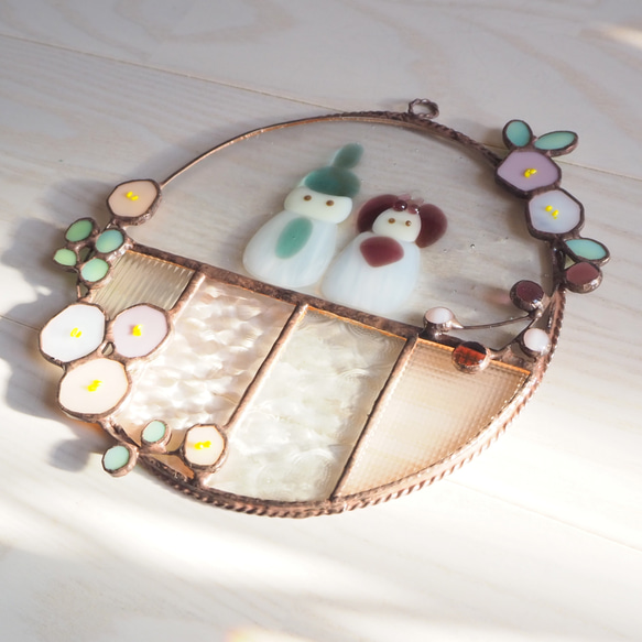 ステンドグラスのナチュラルな丸い雛飾り 2枚目の画像