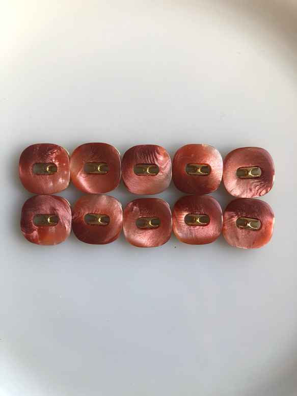 アンティーク ボタン 5個　ビンテージ 昭和 レトロ 個性的 ハンドメイド素材 日本製 ポップ アクセ 朱色　赤 1枚目の画像