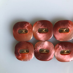 アンティーク ボタン 5個　ビンテージ 昭和 レトロ 個性的 ハンドメイド素材 日本製 ポップ アクセ 朱色　赤 6枚目の画像