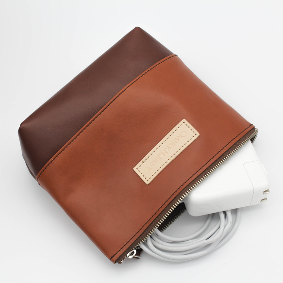 【1,400円OFF】本革マチありポーチ2点セット　バイカラー　ツートーン　メイクポーチ　化粧ポー　ガジェットポーチ 5枚目の画像