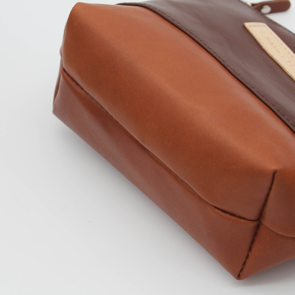 【1,400円OFF】本革マチありポーチ2点セット　バイカラー　ツートーン　メイクポーチ　化粧ポー　ガジェットポーチ 6枚目の画像