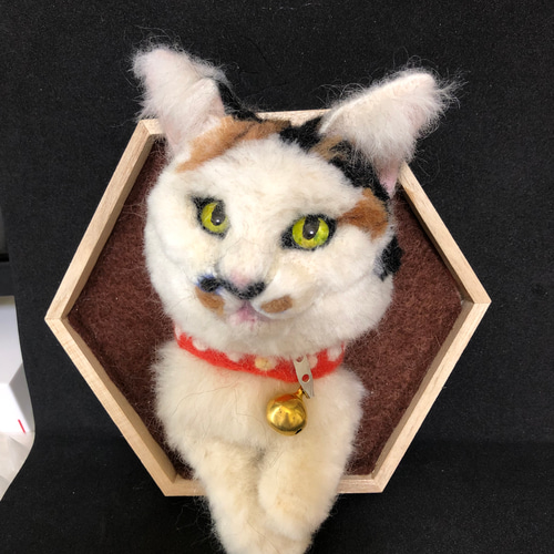 羊毛フェルト 猫 オーダー 壁掛け 三毛猫 羊毛フェルト ダイヤ・もん 