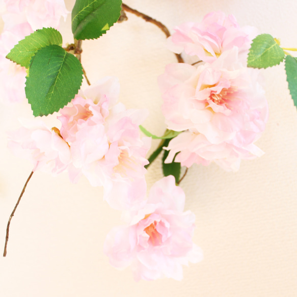 「送料無料」八重桜（さくら）のミニスワッグリース 壁掛け（アーティフィシャルフラワー） 4枚目の画像