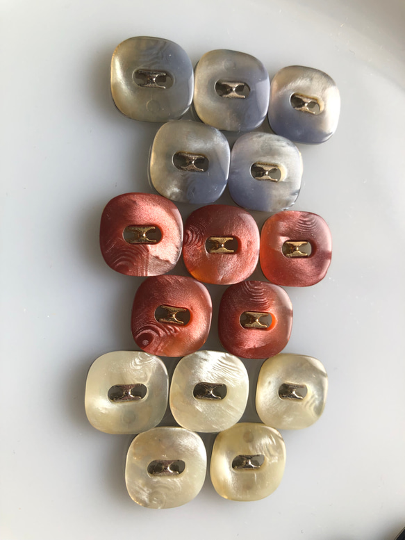 アンティーク ボタン 5個　ビンテージ 昭和 レトロ 個性的 ハンドメイド素材 日本製 ポップ アクセ 4枚目の画像